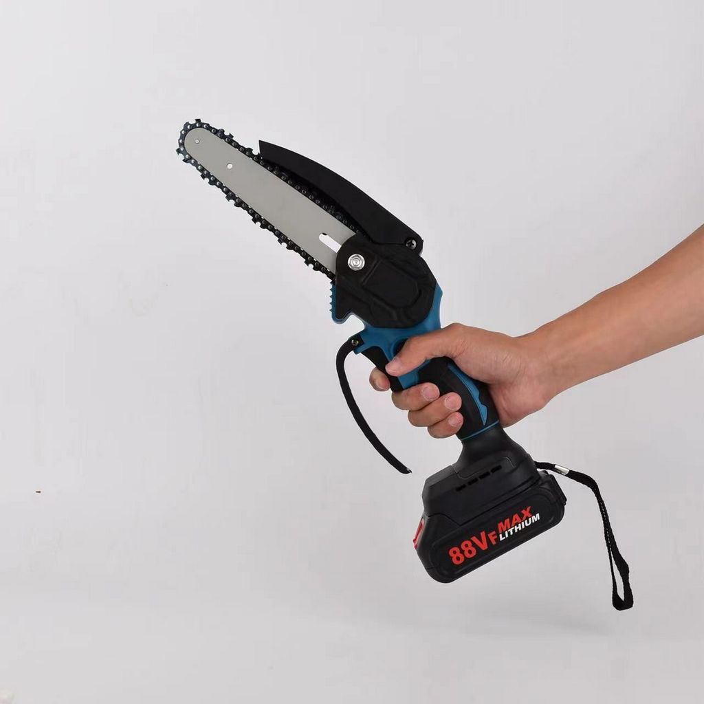 Акумуляторна бензопила: сучасний засіб догляду за садом